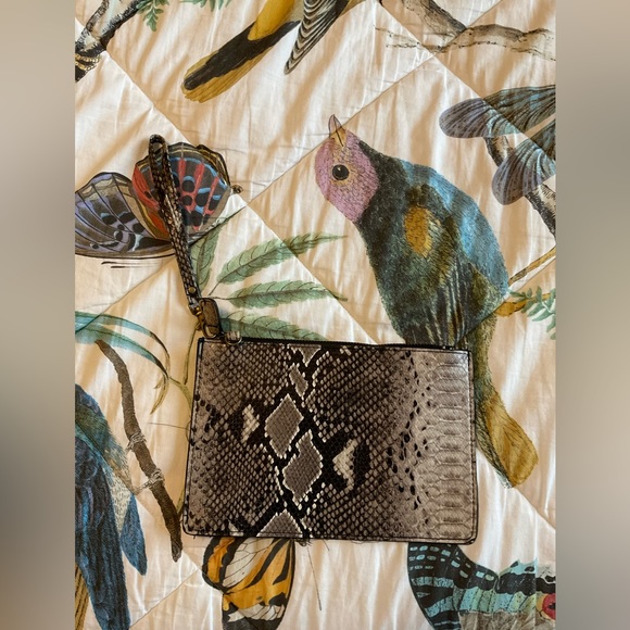 G.H. Bass & Company Snakeskin print wristlet - Picture 4 of 5